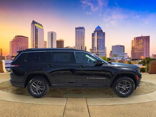 2022 Jeep Grand Cherokee L Laredo