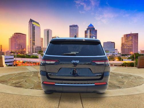 2022 Jeep Grand Cherokee L Laredo