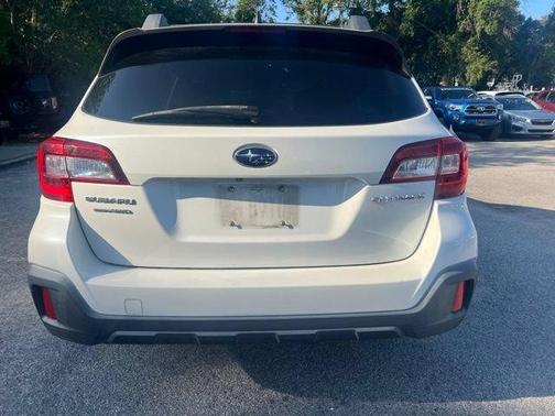 Crystal White Pearl 2019 Subaru Outback 2.5i Premium