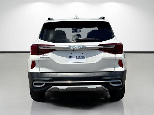 Snow White Pearl 2023 Kia Seltos S