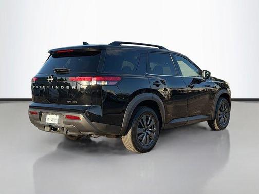 2023 Nissan Pathfinder SV