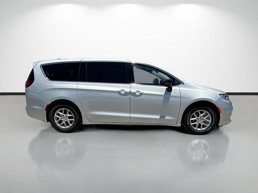 Silver Mist Clearcoat 2024 Chrysler Pacifica Touring-L
