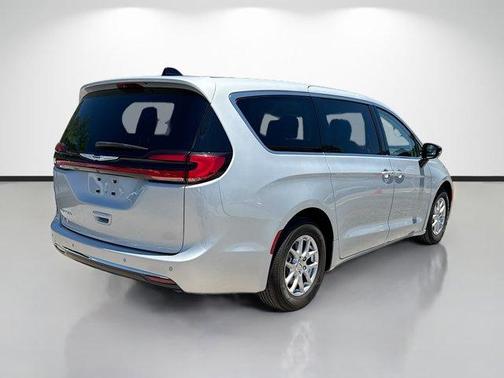 Silver Mist Clearcoat 2024 Chrysler Pacifica Touring-L