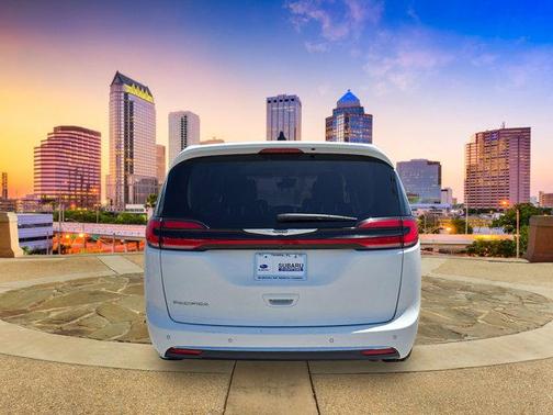 2023 Chrysler Pacifica Touring-L