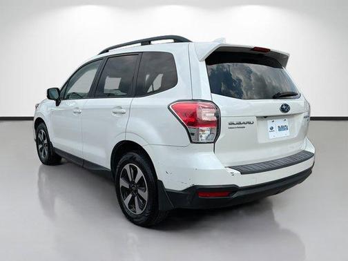 Crystal White Pearl 2017 Subaru Forester 2.5i Premium