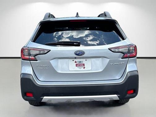 Ice Silver Metallic 2023 Subaru Outback Limited