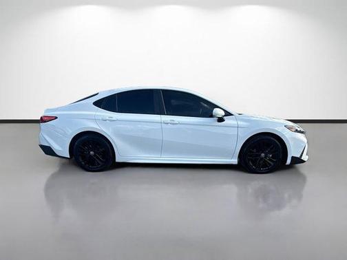 Ice 2025 Toyota Camry SE