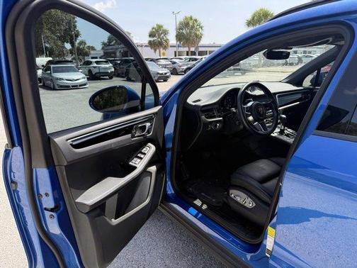 2020 Porsche Macan Base
