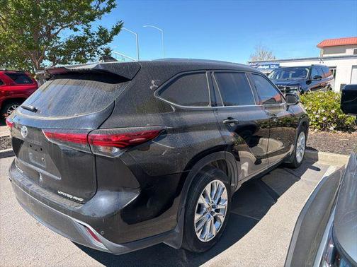 Midnight Black Metallic 2023 Toyota Highlander Limited
