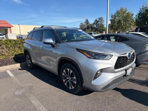2024 Toyota Highlander Hybrid XLE
