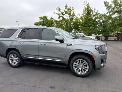 Sterling Metallic 2023 GMC Yukon SLT