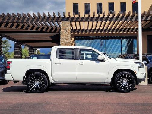 2022 Nissan Frontier SV