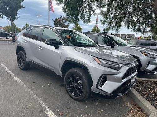 2022 Toyota RAV4 Hybrid SE