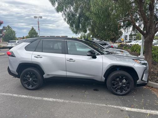 2022 Toyota RAV4 Hybrid SE