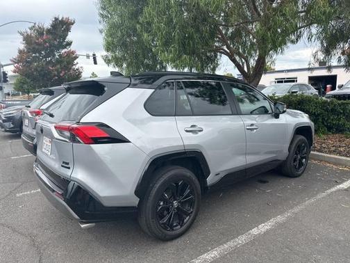 2022 Toyota RAV4 Hybrid SE