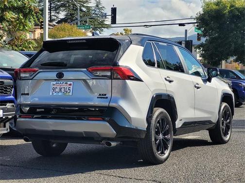 2022 Toyota RAV4 Hybrid SE