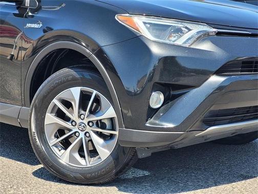 2017 Toyota RAV4 Hybrid XLE