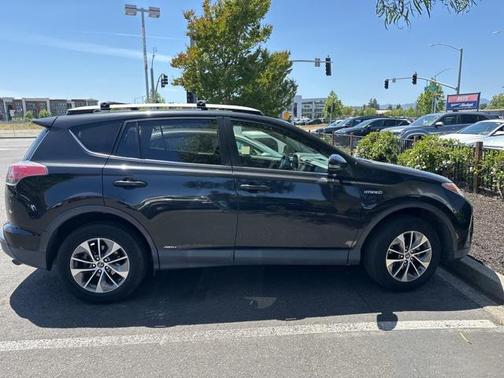 2017 Toyota RAV4 Hybrid XLE