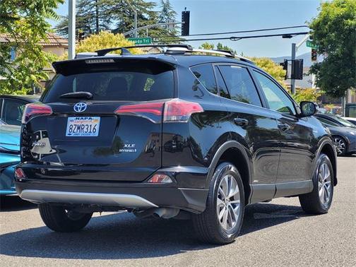 2017 Toyota RAV4 Hybrid XLE