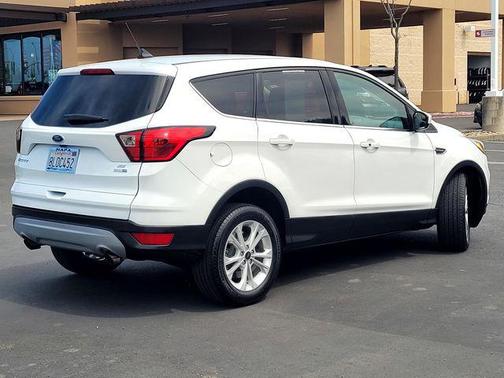 Oxford White 2019 Ford Escape SE