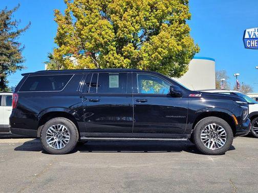 2025 Chevrolet Suburban 4WD Z71