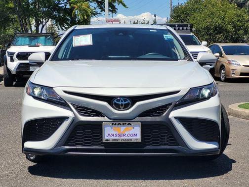 Ice 2022 Toyota Camry SE