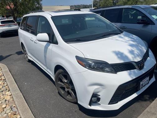 2020 Toyota Sienna SE