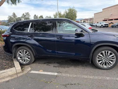 2024 Toyota Highlander Platinum