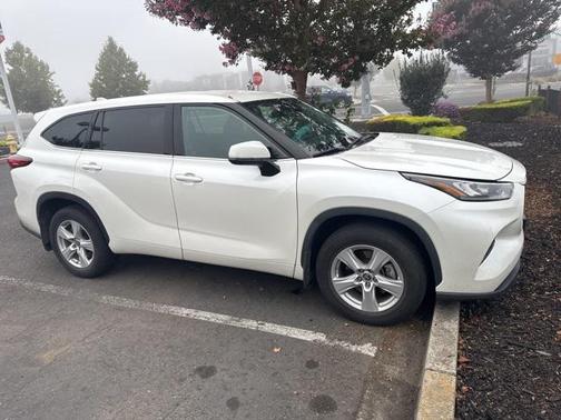 2020 Toyota Highlander LE