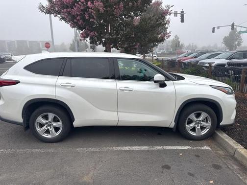 2020 Toyota Highlander LE