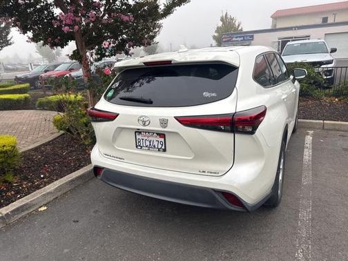 2020 Toyota Highlander LE