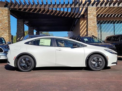 2026 Toyota Prius Plug-In Hybrid SE