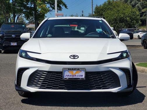 Ice Cap 2026 Toyota Camry SE