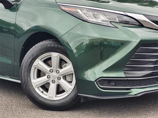 2022 Toyota Sienna LE