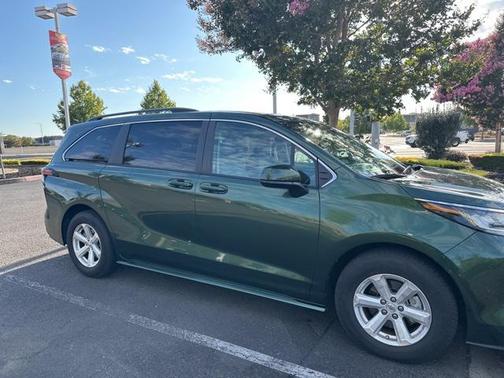 2022 Toyota Sienna LE