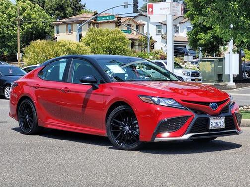 2024 Toyota Camry Hybrid SE