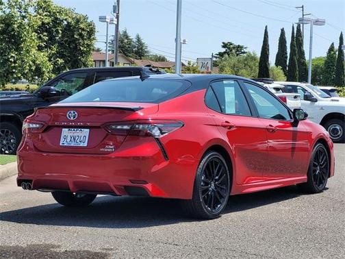 2024 Toyota Camry Hybrid SE