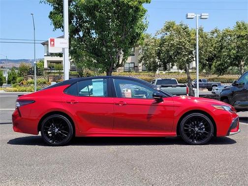 2024 Toyota Camry Hybrid SE