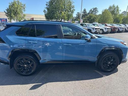 2023 Toyota RAV4 Hybrid SE