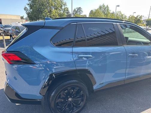 2023 Toyota RAV4 Hybrid SE