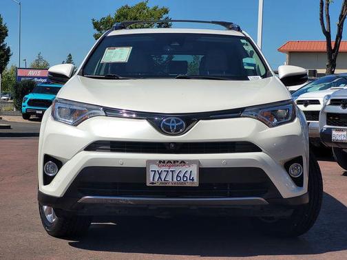 Blizzard Pearl 2017 Toyota RAV4 Limited
