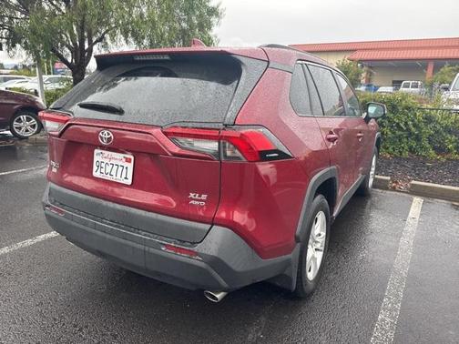 2020 Toyota RAV4 XLE