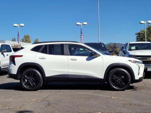 Summit White 2025 Chevrolet Trax FWD ACTIV