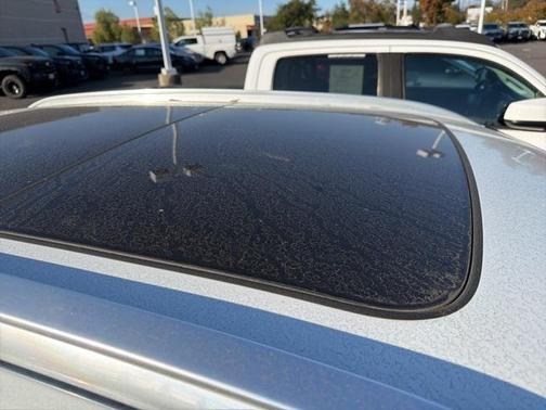 2023 Volvo XC40 B5 Ultimate Bright Theme