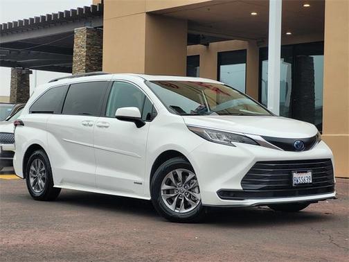 2021 Toyota Sienna LE