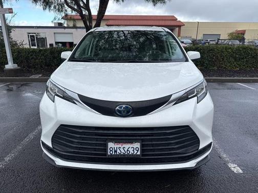 2021 Toyota Sienna LE