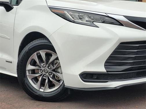 2021 Toyota Sienna LE