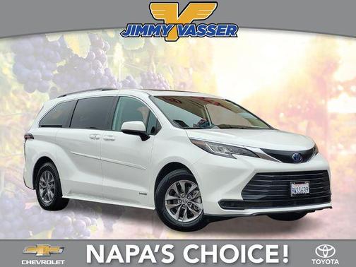 2021 Toyota Sienna LE
