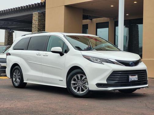 2021 Toyota Sienna LE