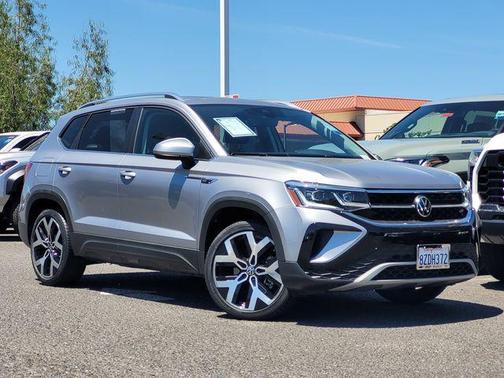 Silver Metallic 2022 Volkswagen Taos 1.5T SEL